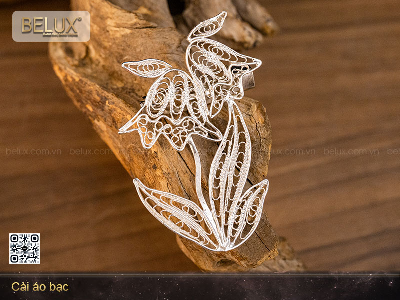 Hoa cài áo bằng bạc mẫu 2